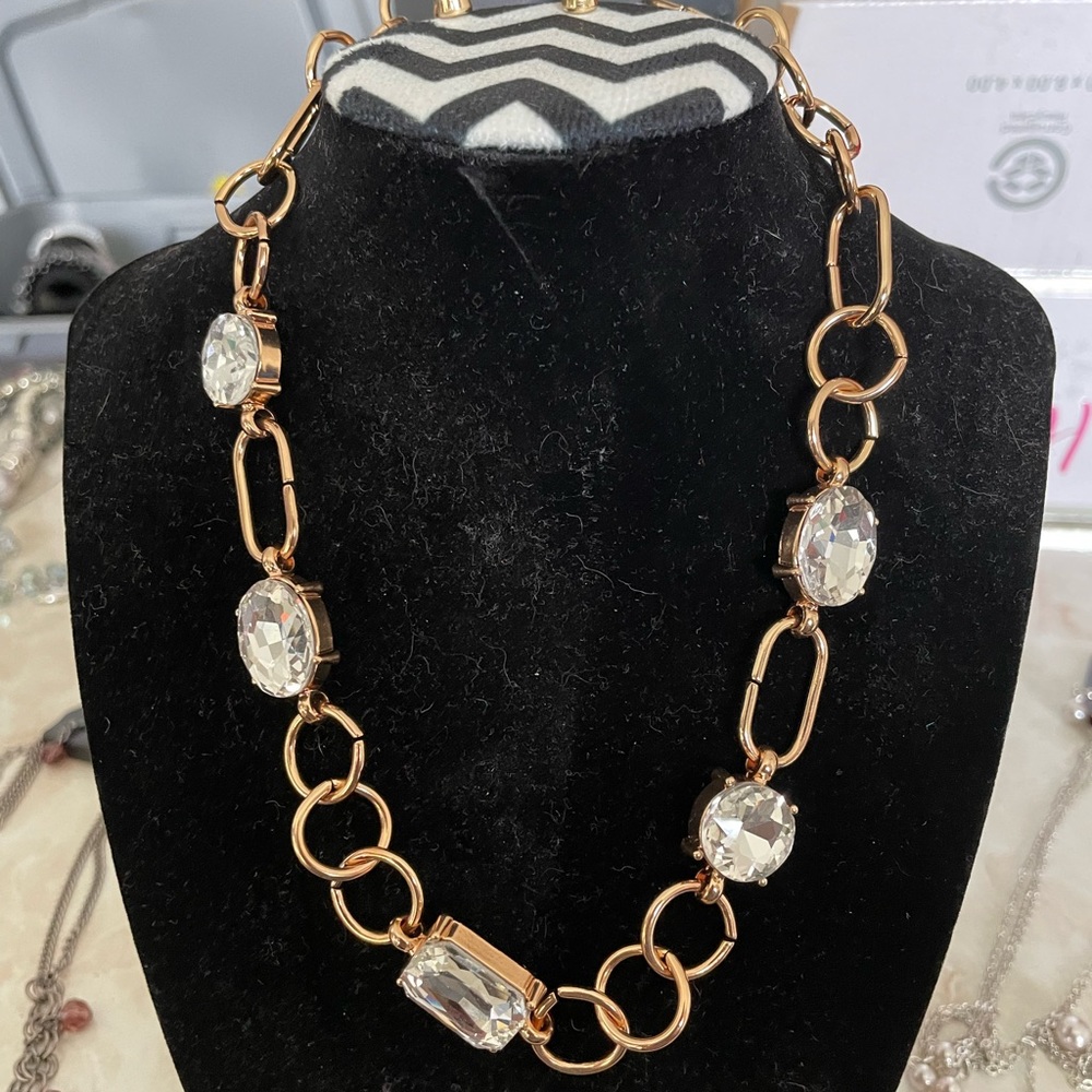 Gold elegant necklace